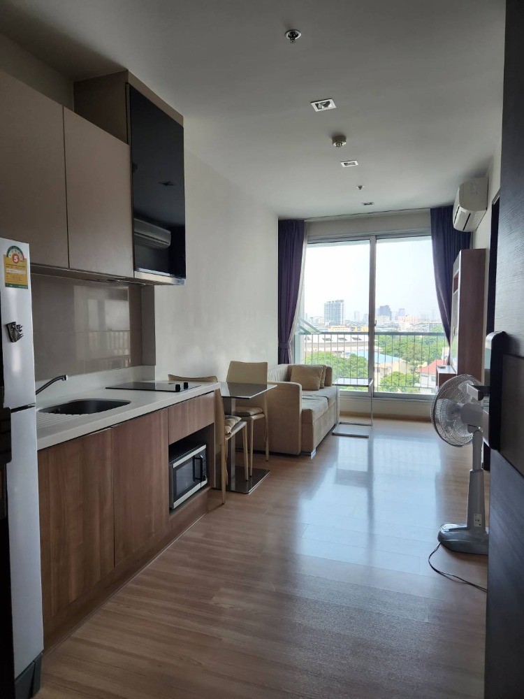 ให้เช่าคอนโดสาทร นราธิวาส : Rhythm Sathorn  Available For Rent 1 Bedroom Fully Furnished ติด bts สะพานตากสิน