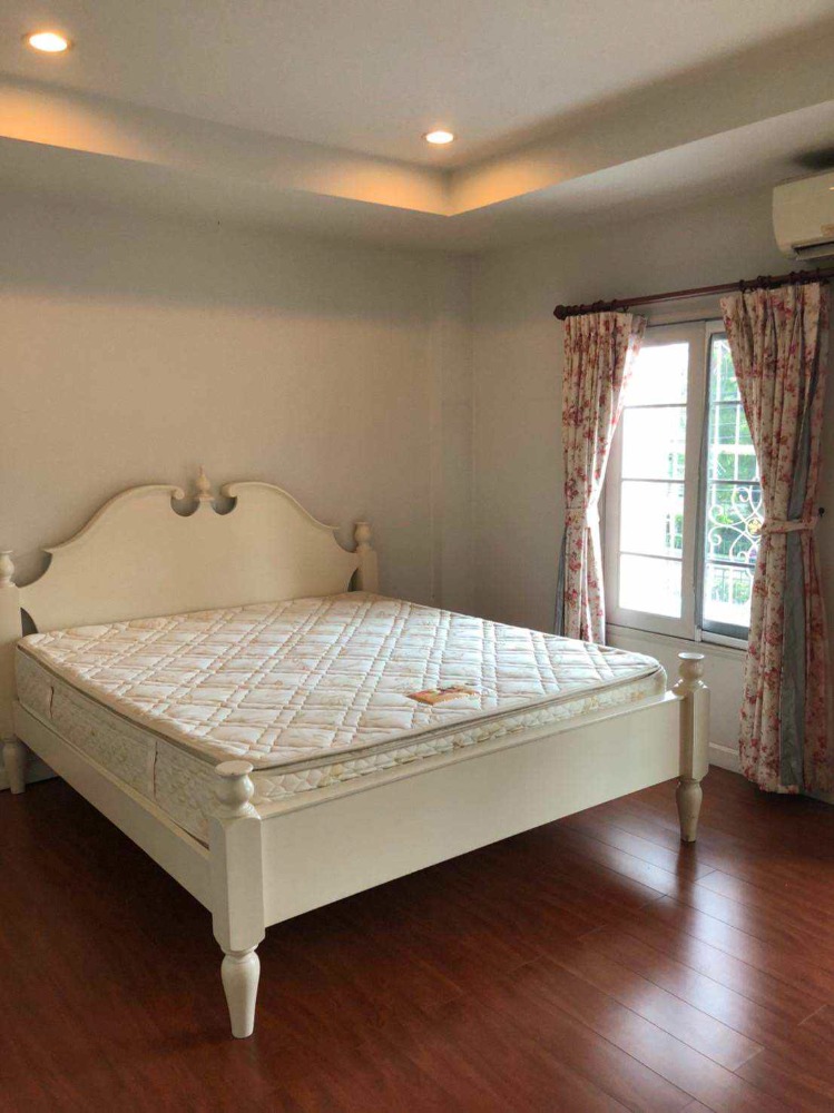 For RentTownhomeThaphra, Talat Phlu, Wutthakat : 2 storey townhome for rent, Kanlapaphruek, 5 minutes to Sathorn, beautiful house, ready to move in