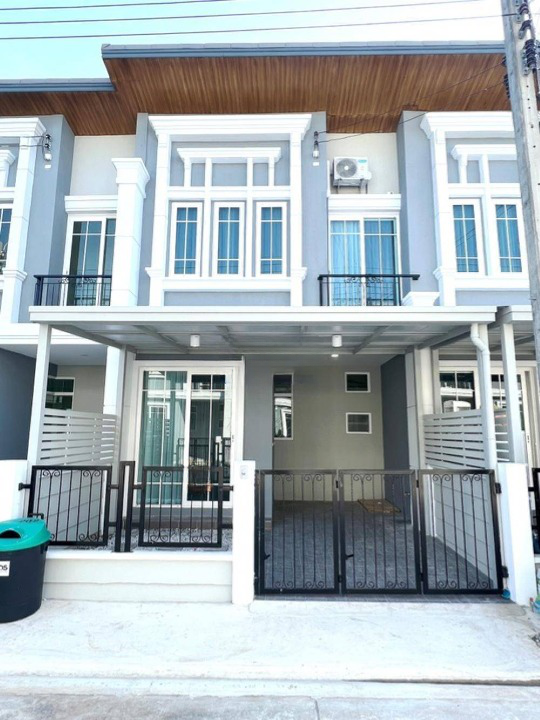 For RentTownhomeBangna, Bearing, Lasalle : Townhome for rent Golden Town Sukhumvit - Lasalle Near Imperial World Samrong, only 6 minutes
