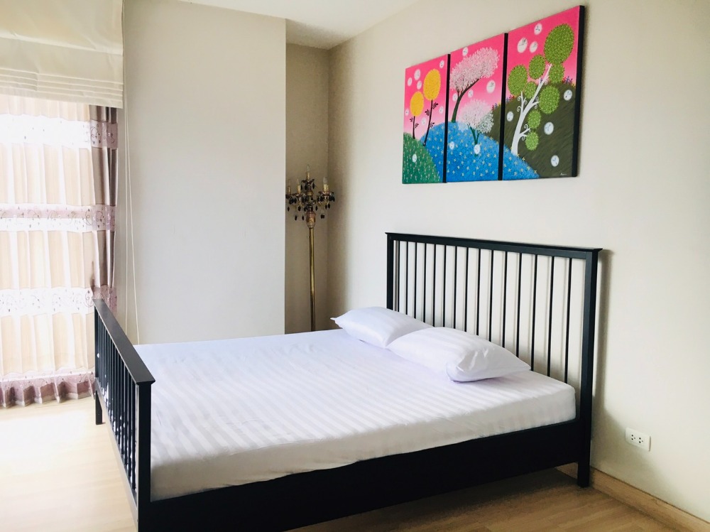 For SaleCondoWongwianyai, Charoennakor : Urgent Premium Sales!! Luxury condo the Lighthouse,fully furnished,~70 sq m, 2 minutes to ICON SIAM , close to BTS Thonburi and Golden Line. 21st floor, north side river view with spectacular sceneries. TOPS, Amazon, etc