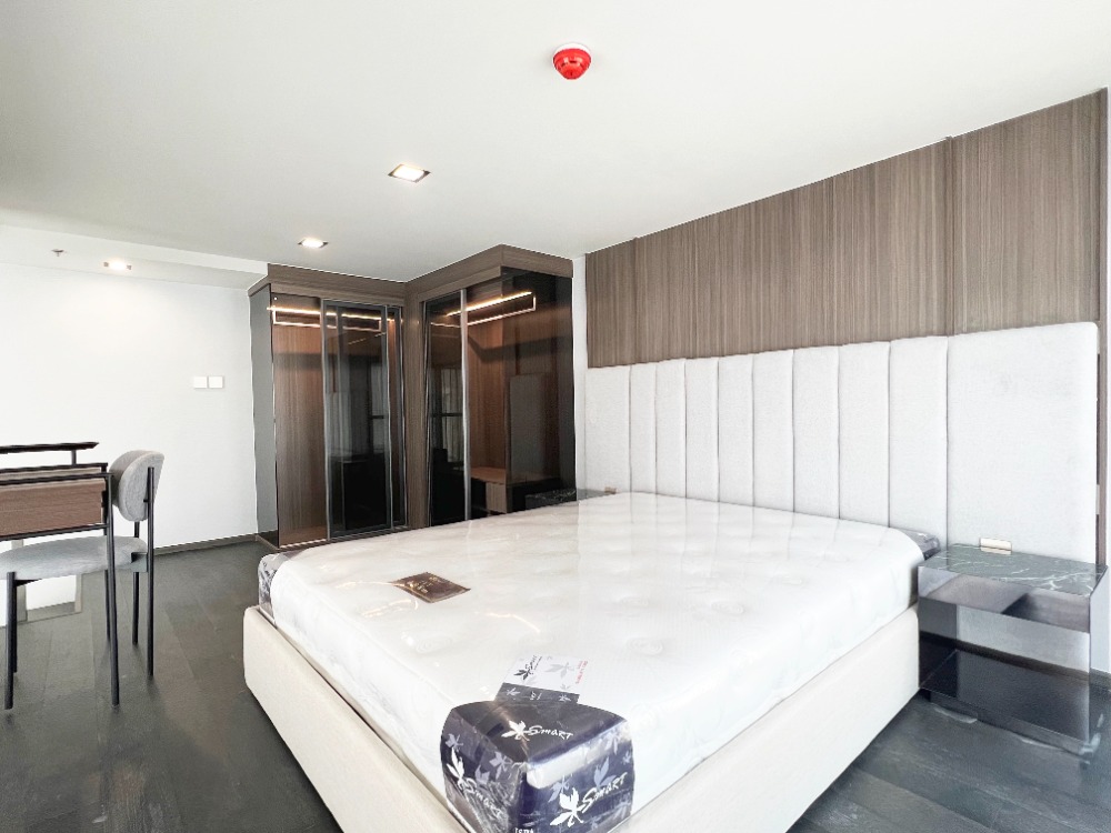 For RentCondoRatchathewi,Phayathai : 5013😊 For RENT ให้เช่า 1 ห้องนอน🚄ใกล้ BTS ราชเทวี🏢คอนเนอร์ ราชเทวี CONNER Ratchathewi🔔พื้นที่:50.00ตร.ม.💲เช่า:45,000฿📞O99-5919653,065-9423251✅LineID:@sureresidence