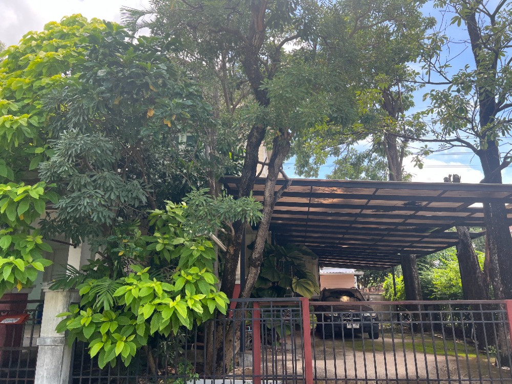 For SaleHouseLadkrabang, Suwannaphum Airport : 2-storey detached house for sale, Manthana 1 Project, Rama 9-Wong Ring Road, Kanchanaphisek Road, parallel to the motorway. near Krungthep Kreetha