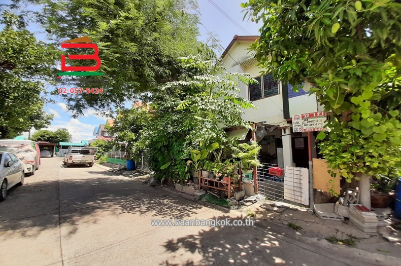 ขายบ้านปทุมธานี รังสิต ธรรมศาสตร์ : บ้านเดี่ยว 2 ชั้น โครงการ บ้านเอื้ออาทร รังสิตคลอง 5/3 เนื้อที่ 20.9 ตรว. ถนนกาญจนาภิเษก ตำบลคลองห้า อำเภอคลองหลวง จังหวัดปทุมธานี