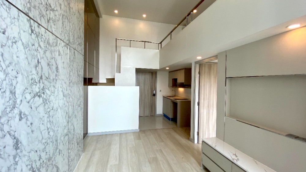 Condo for sale at Sathorn, Knightsbridge Prime Sathorn, nice room, 33th floor, very good location, new room and never used. Loading...