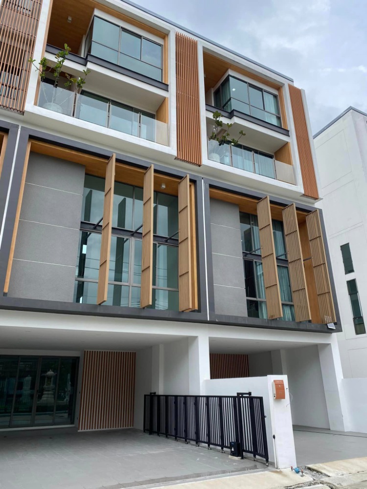 For SaleHome OfficePattanakan, Srinakarin : SHO Phatthanakan 32 Luxury townhome 4.5 floors, high ceiling Home office Luxury Townhome Phatthanakan 32