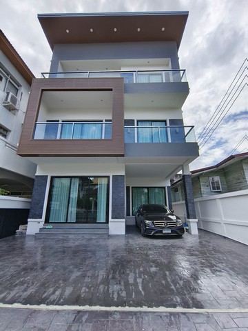 ให้เช่าบ้านสุขุมวิท อโศก ทองหล่อ : 3-Storey Detached House at Sukhumvit 65 for RENT & SALE
