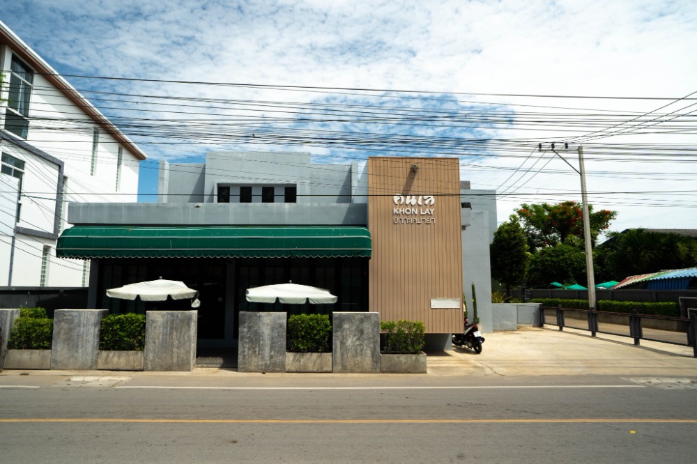 ขายกิจการโรงแรม & กิจการอพาร์ตเมนต์ชะอำ เพชรบุรี : ขาย โรงแรม Lay Hotel ใกล้หาดเจ้าสำราญ 100 เมตร ทั้งหมด 13 ห้อง (Pool Villa 4 ห้อง/Deluxe1 ห้อง/Standard 8 ห้อง) สภาพพร้อมทำธุรกิจต่อทันที