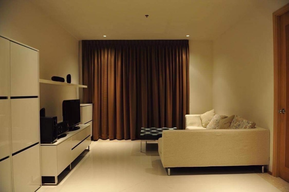 For SaleCondoSathorn, Narathiwat : For Sale The Empire Place Sathorn near BTS Chongnonsi , high floor and nice view , please call now!!