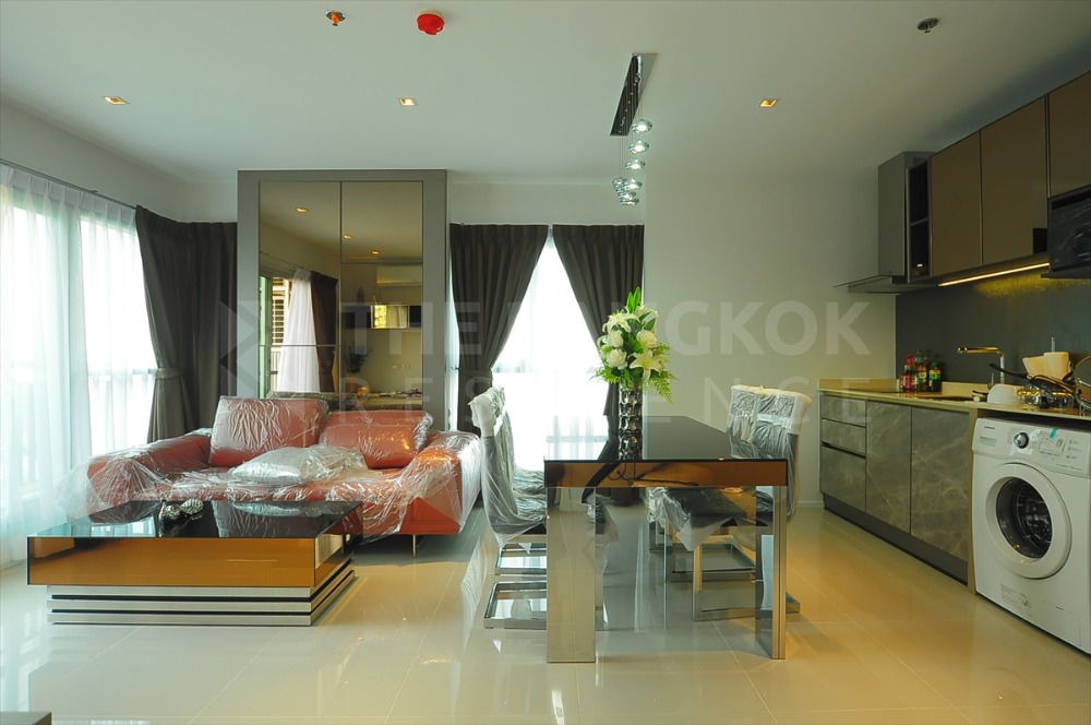 For RentCondoRama9, Petchburi, RCA : Upper Class Condominium, only 400 meters to MRT Phraram 9 (Aspire Rama 9)