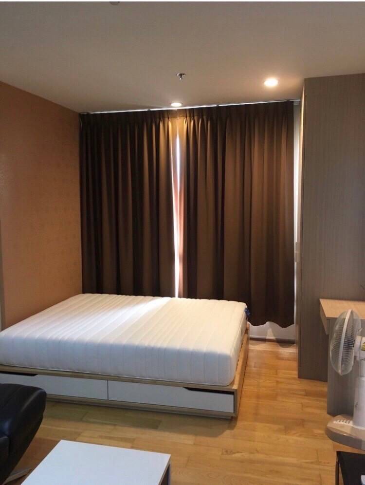Fuse Sathorn Taksin For Sale เฟอร์นิเจอร์แน่น พร้อมเข้าอยู่ สนใจรีบติดต่อมาเลย Loading...