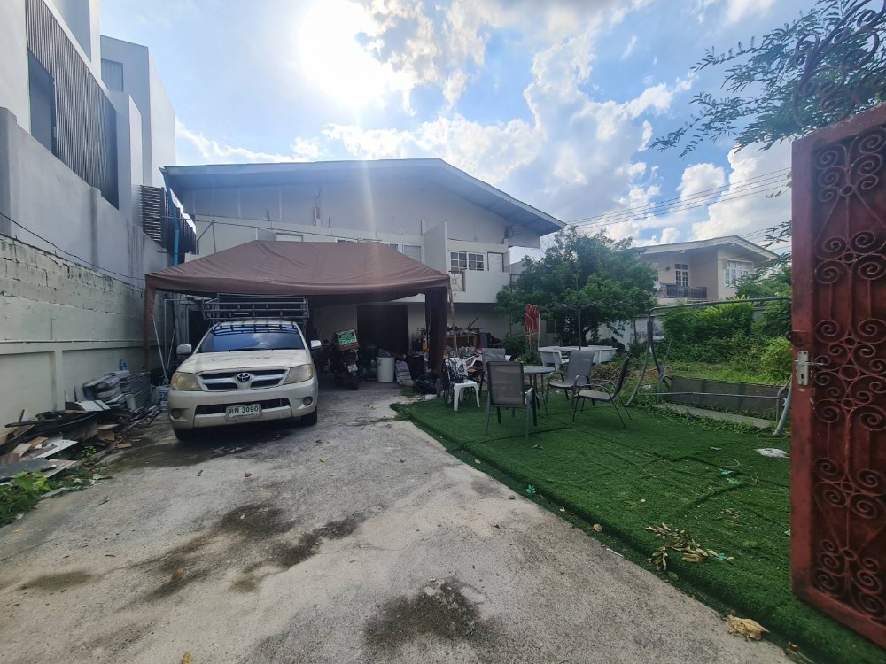 For RentWarehouseSukhumvit, Asoke, Thonglor : LTH9049 – House for commercial FOR RENT in Ekkamai 22 size 450 Sq.M. Nearby BTS Ekkamai station ONLY 55/Month