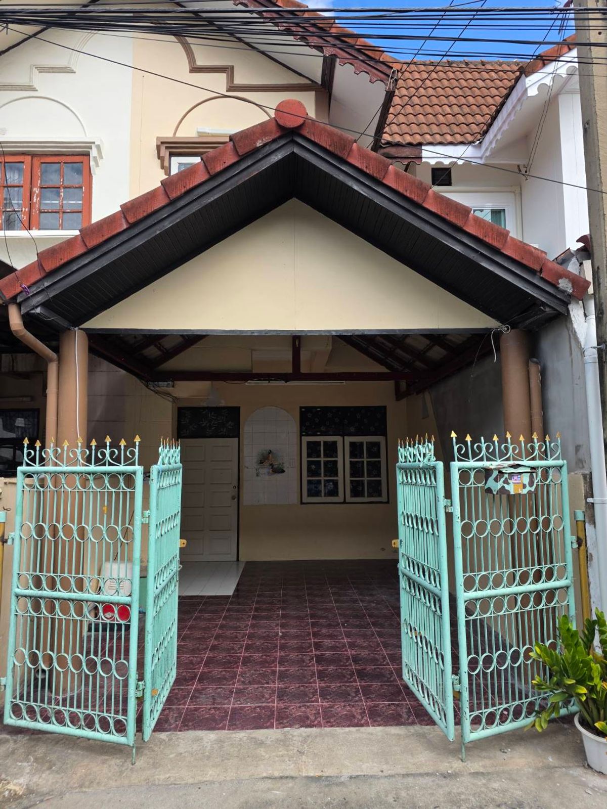 For RentTownhomeYothinpattana,CDC : Townhouse for rent, Ramintra zone, near the Liab Duan Market, Ramintra, only 5 minutes