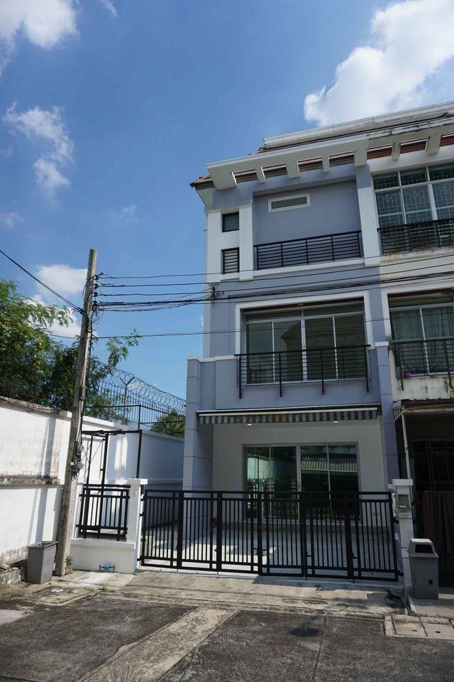 ให้เช่าทาวน์โฮมพัฒนาการ ศรีนครินทร์ : ให้เช่าทาวน์โฮม บ้านกลางเมือง เดอะรอยัลโมนาโค ศรีนครินทร์ 24