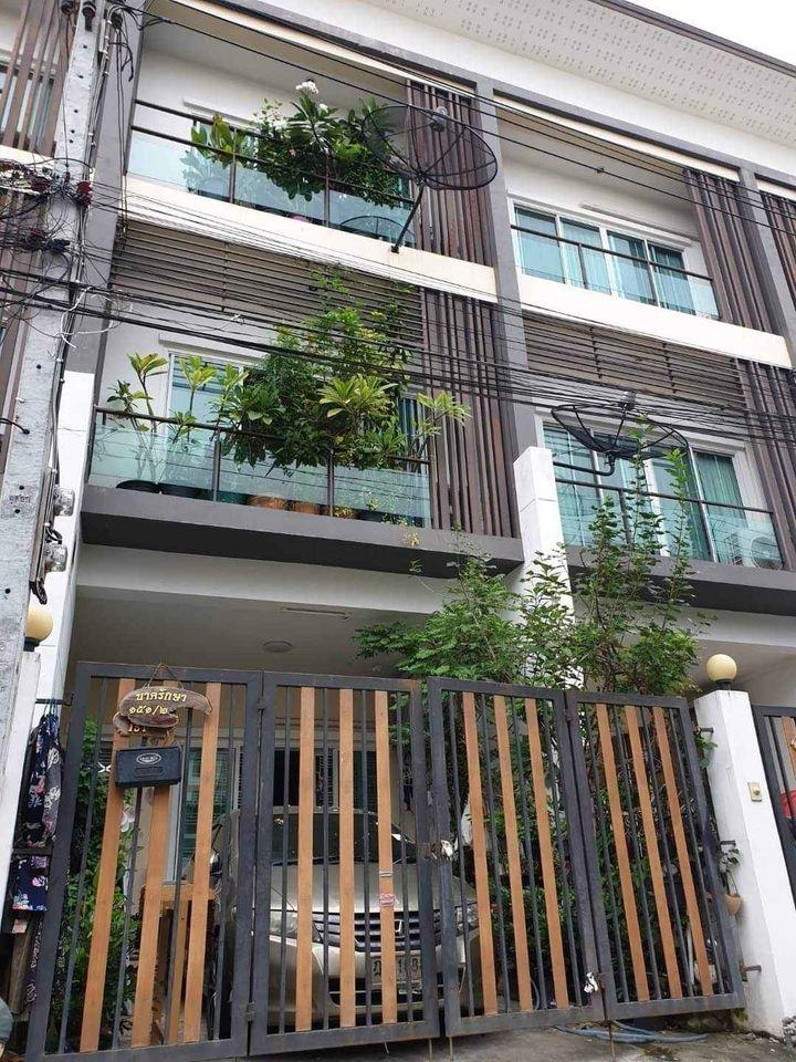 ให้เช่าทาวน์โฮมลาดพร้าว101 แฮปปี้แลนด์ : ให้เช่า ทาวน์​โฮม​ 3 ชั้น ซอยลาดพร้าว110 แยก1