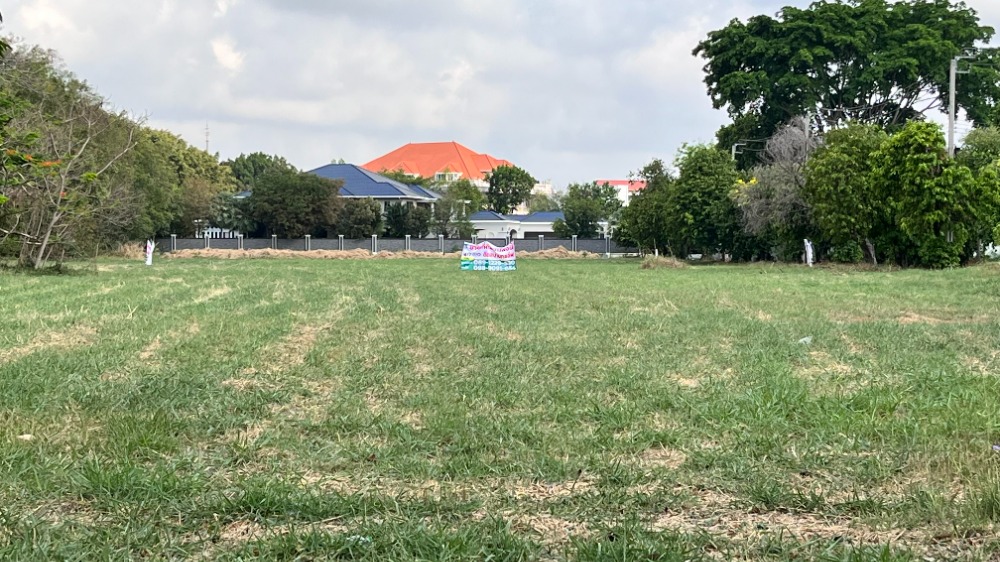 For SaleLandBangna, Bearing, Lasalle : Land for sale next to golf course Lakewood Village, Bangna, cheap price