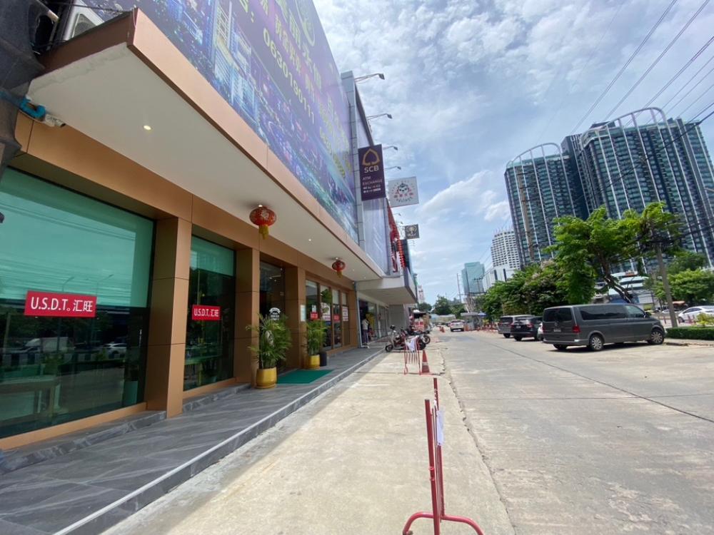 For RentShop HouseRatchadapisek, Huaikwang, Suttisan : 📣Commercial building with elevator next to MRT Huai Khwang, 4 floors, 448 sq m, Huai Khwang Intersection Ganesh Shrine 🔔 New condition ready to move in