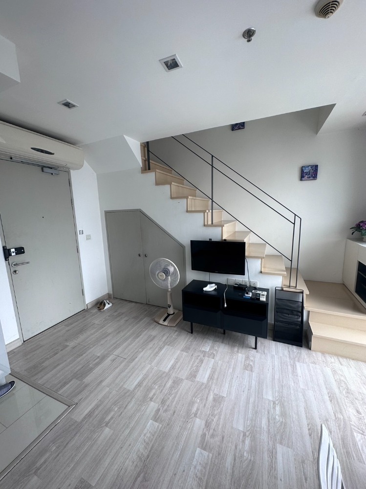 For RentCondoWongwianyai, Charoennakor : OMG2569   Bright 1 Bedroom DUPLEX unit / Avail NOW 16-Oct-24 @ [ Ideo Mobi Sathorn ]