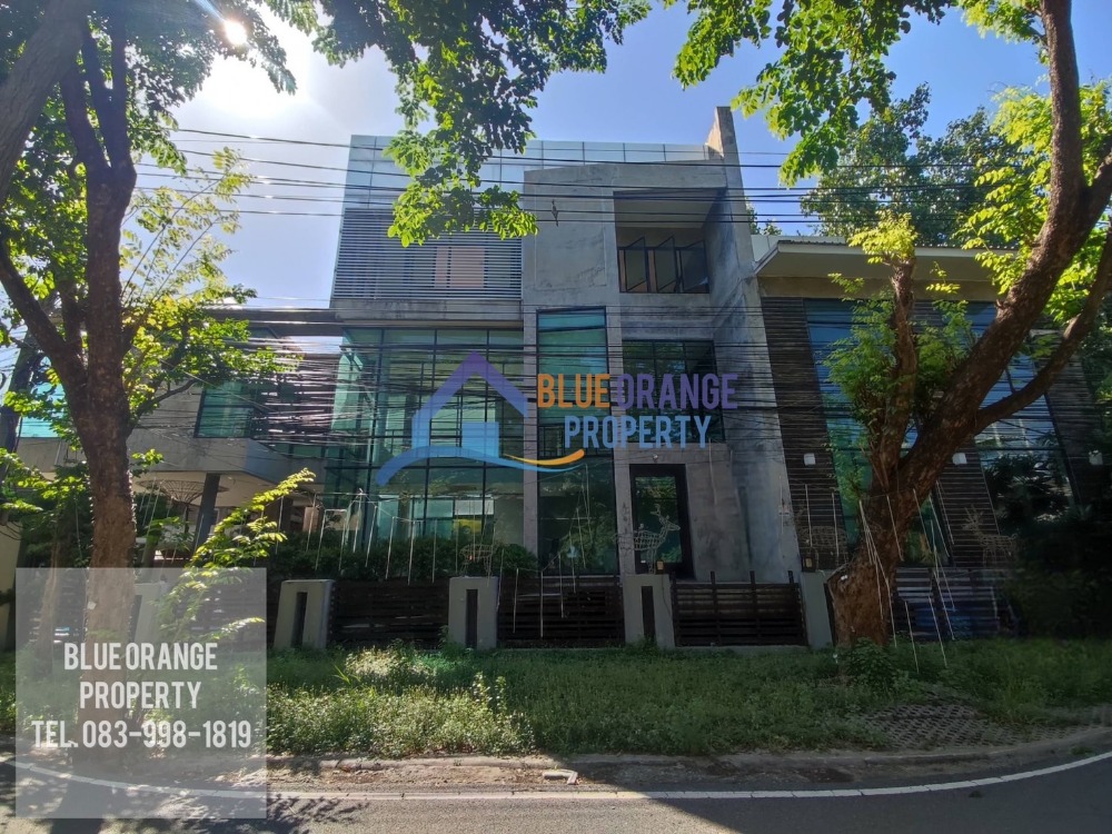 For RentOfficeYothinpattana,CDC : Stand alone commercial building for rent on the road along the Ramintra expressway