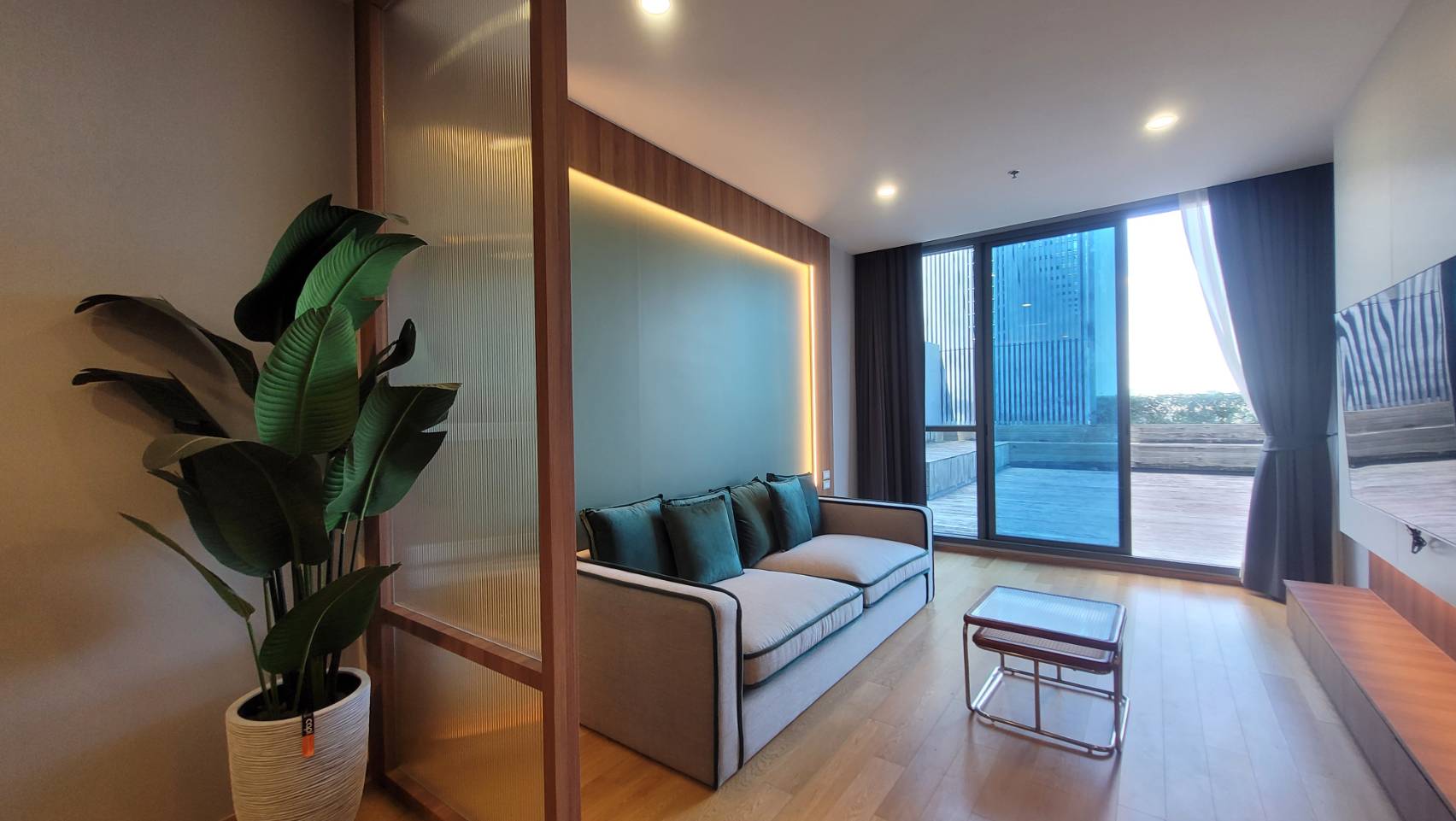 ให้เช่าคอนโดนานา : Hyde Sukhumvit 13 for Rent - 3 beds  - 189 sqm - 142500 THB