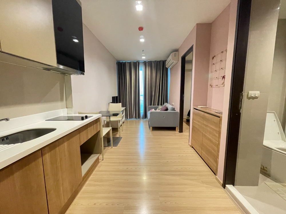 ให้เช่าคอนโดสาทร นราธิวาส : Rhythm Sathorn ว่างพร้อมให้เช่า เฟอนิเจ้อครบ ใกล้ bts สะพานตากสิน 17,000 เท่านั้น