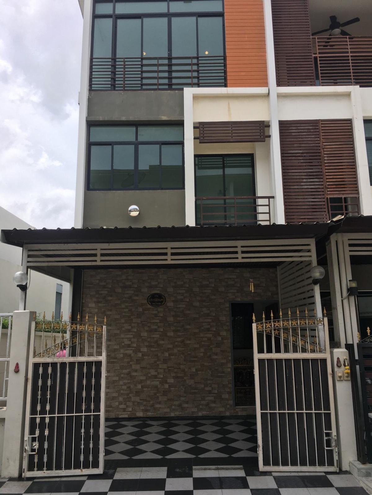 For RentTownhomeThaphra, Talat Phlu, Wutthakat : For rent, 3-story townhome, beautiful house, ready to move in, fully furnished, near BTS Bang Wa, 10 minutes to Sathorn.