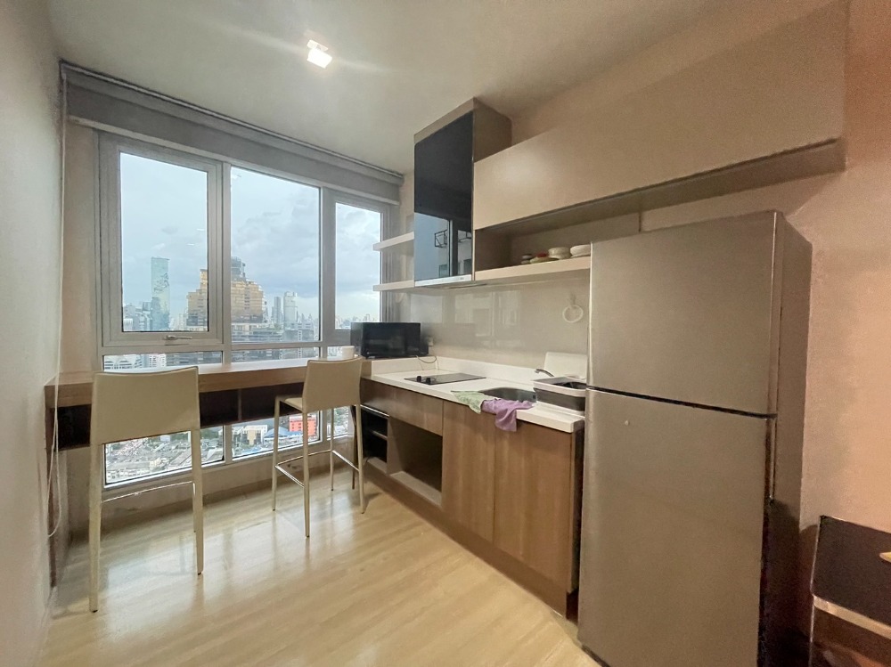 ให้เช่าคอนโดสาทร นราธิวาส : Rhythm Sathorn Condo ติด BTS สะพานตากสิน ห้องว่างพร้อมให้เช่า