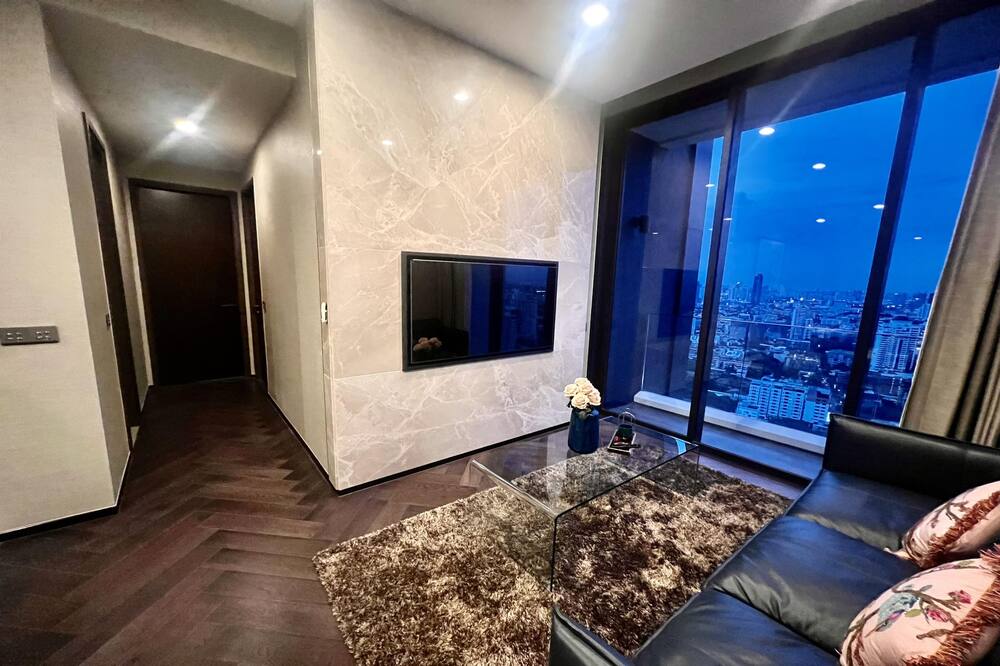 ให้เช่าคอนโดสุขุมวิท อโศก ทองหล่อ : Code C20230800004..........The ESSE Sukhumvit 36 สำหรับเช่า, 2 ห้องนอน, 2 ห้องน้ำ, ชั้นสูง, แต่งครบ, พร้อมเข้าอยู่