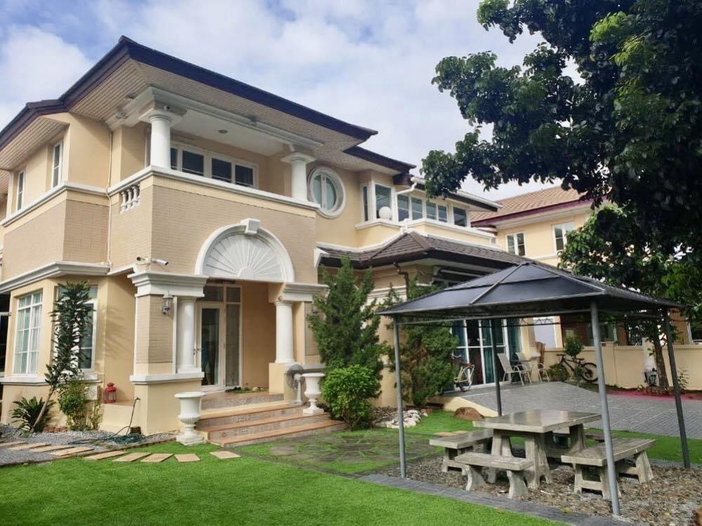 For RentHousePattanakan, Srinakarin : House for rent, Nantawan Village, Suan Luang Rama IX, behind the corner