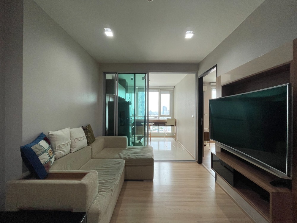 ให้เช่าคอนโดสาทร นราธิวาส : Rhythm Sathorn ห้องใหญ่ 45 ตรม วิวแม่น้ำสวยมาก Fully Furnished ใกล้ bts สะพานตากสิน