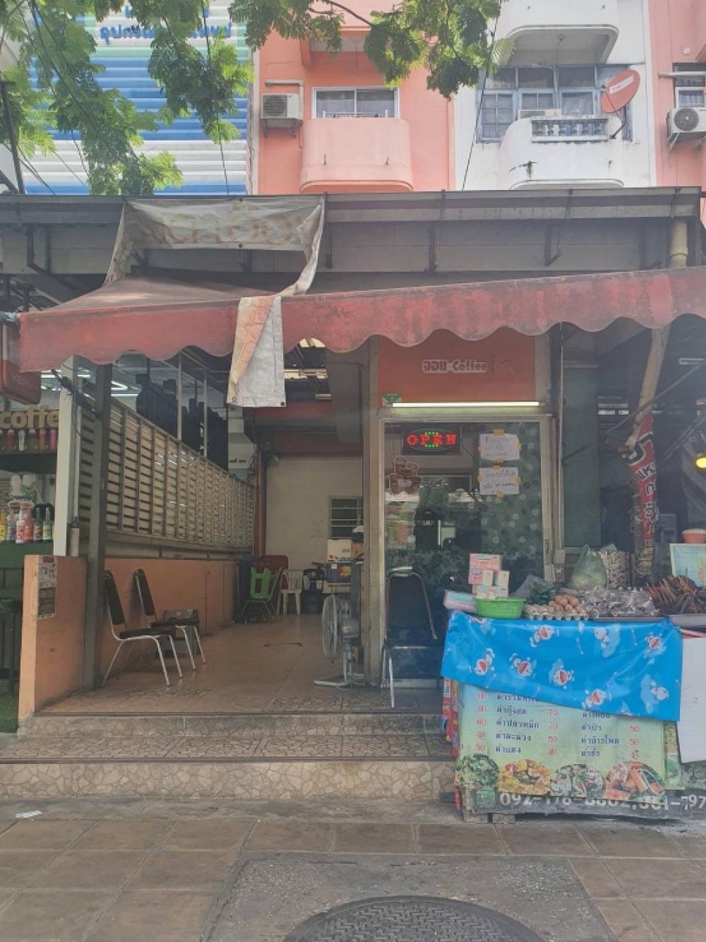 For SaleShop HousePattanakan, Srinakarin : Commercial building in front of Vibharam Phatthanakan Hospital