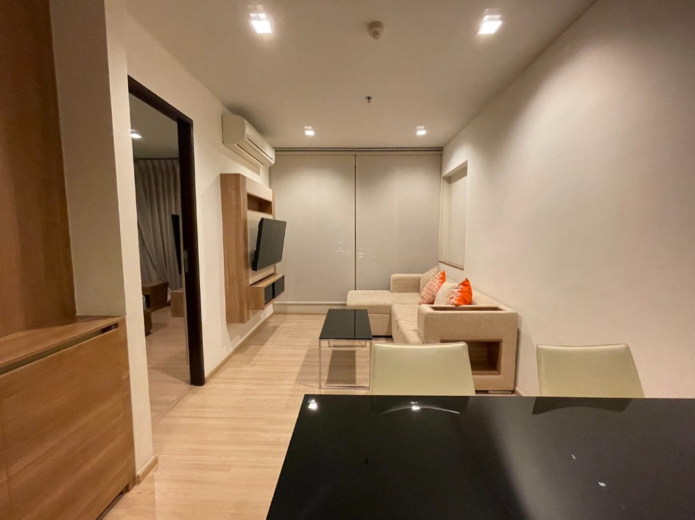 ให้เช่าคอนโดสาทร นราธิวาส : Rhythm Sathorn ชั้นสูง วิวสวยฝั่งแม่น้ำ  FUlly Furnished ใกล้bts สะพานตากสิน