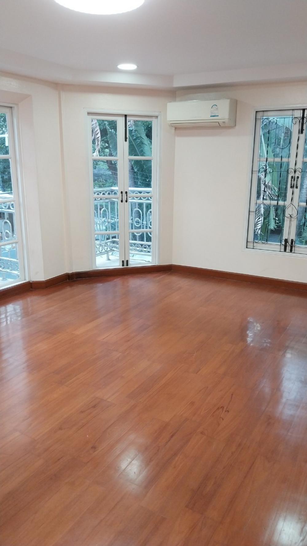For RentTownhomeSilom, Saladaeng, Bangrak : Townhome for rent, Silom, good location, special price