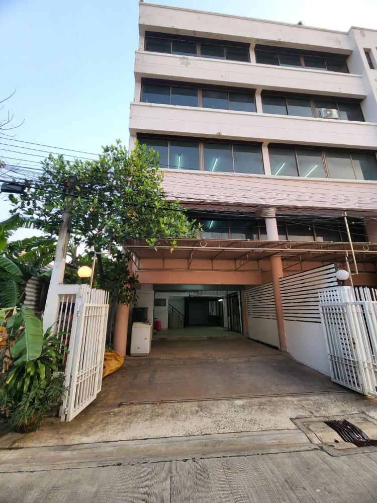 For RentShop HouseLadprao, Central Ladprao : commercial building for rent Ladprao-Ratchadaphisek zone, near Central-Ladprao, only 8 minutes