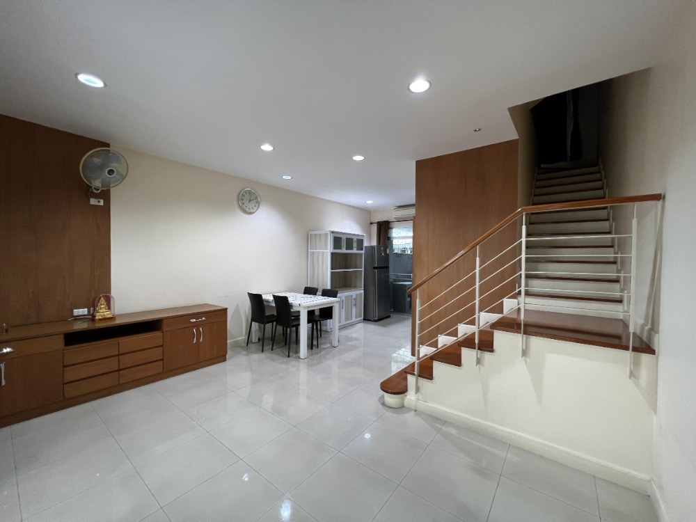 For RentTownhomeThaphra, Talat Phlu, Wutthakat : 3-storey townhome for rent, Baan Klang Muang, Sathorn, Taksin 1, near bts Wutthakat, The Mall Tha Phra, the circle