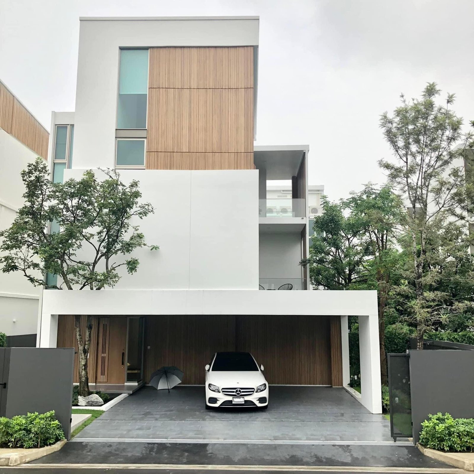 ให้เช่าบ้านรามคำแหง หัวหมาก : LTH8047 ‚ House¬† FOR RENT 3 beds 4 baths Size 82.5 Sq.W. Near ARL Hua Mak stations ONLY 350k/month