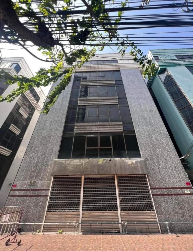 For RentShop HouseWongwianyai, Charoennakor : ✨🏢7-storey commercial building for rent, 7-storey commercial building for rent, suitable for office, food business, next to the main road, near Bts Krung Thon Buri, I consiam, Charoen Nakhon, Khlong San, Sathorn area✨