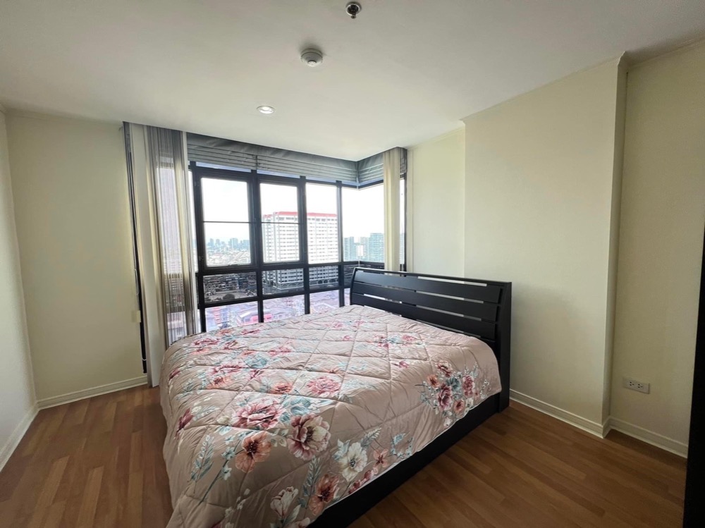 For RentCondoPinklao, Charansanitwong : 👑 Lumpini Place Pinklao 👑 Spacious room, complete with furniture and electrical appliances.