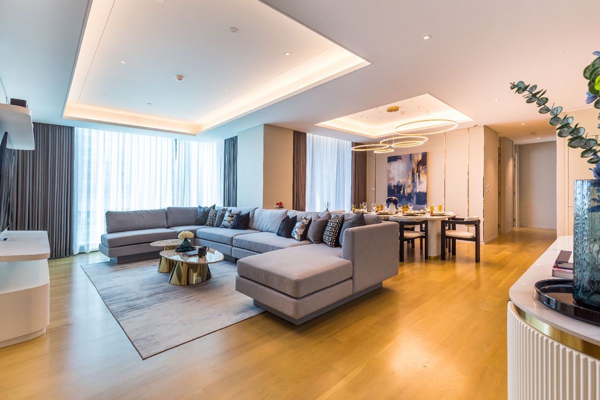 For SaleCondoWitthayu, Chidlom, Langsuan, Ploenchit : 📢👇Sell with tenant til 30/10/25Luxury low rise condo, the most homely feeling and privately in Sindhorn village , adjacent to the Kimpton Maa-Lai Hotel and Velaa community mall, fully furnished, unblocked view