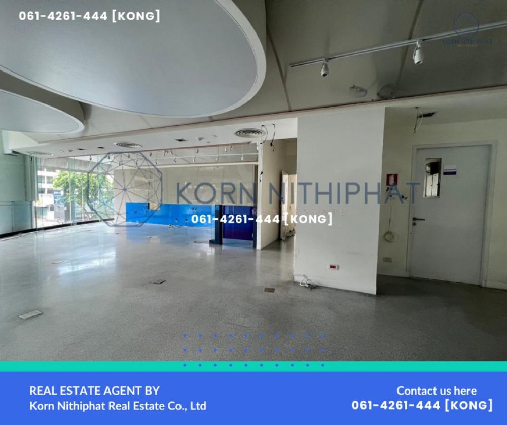 For RentShowroomSilom, Saladaeng, Bangrak : Showroom for rent Silom BTS Sala Daeng with parking, great location in Silom area, in the heart of the business district, people walking by all the time | Showroom for Rent