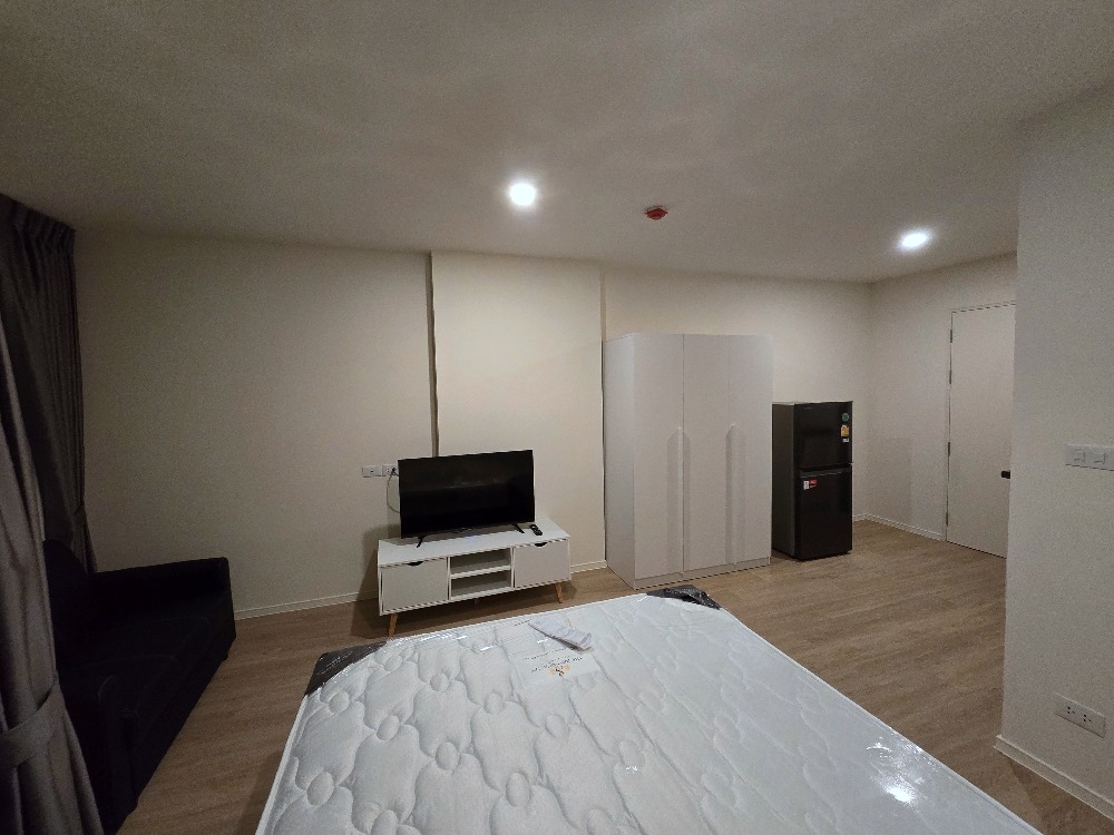 For RentCondoChaengwatana, Muangthong : new room for rent There has never been a person living in the Lumpini Ville Chaengwattana 10 condo, rent 6,500 baht per month.