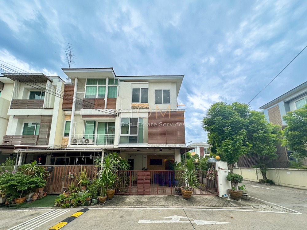 For SaleTownhomeSathorn, Narathiwat : Thanapat House Sathorn - Narathiwat / 4 bedrooms (for sale), Thanapat Haus Sathorn - Narathiwas / 4 Bedrooms (SALE) NUT760.