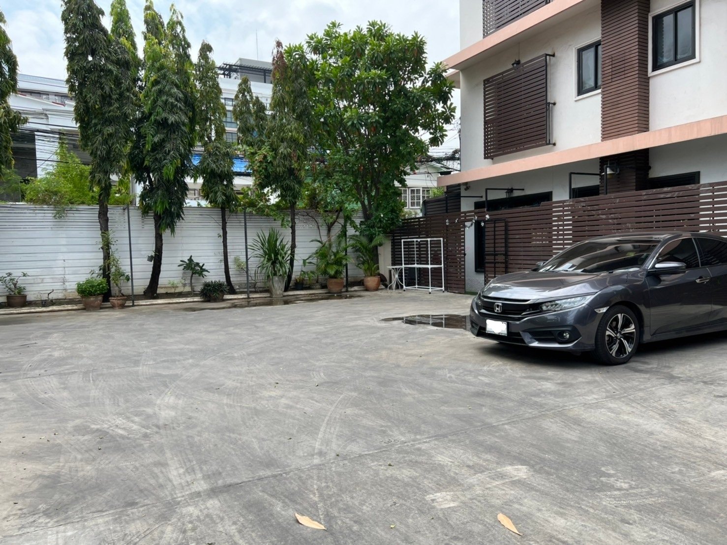 ให้เช่าที่ดินสุขุมวิท อโศก ทองหล่อ : LTH8836 - Land FOR RENT in Ekkamai size 50 Sq.W. Nearby BTS Ekkamai station ONLY 55k/Month