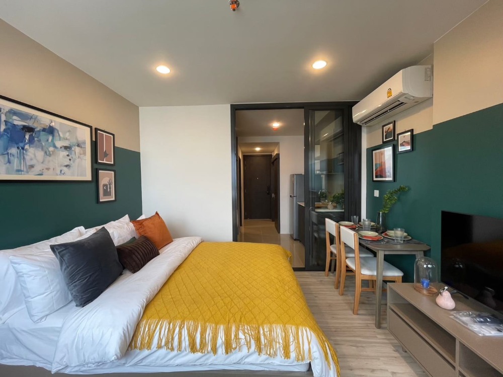 For RentCondoRatchadapisek, Huaikwang, Suttisan : Available on September 6, 2016, renting out XT Huaikhwang, corner room, very private.