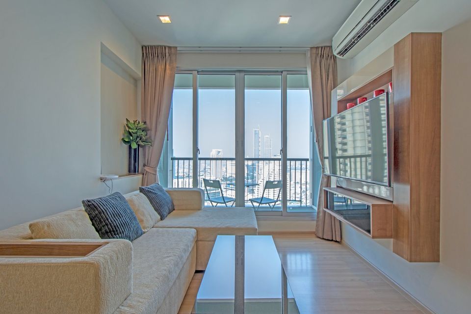 ให้เช่าคอนโดสาทร นราธิวาส : Rhythm Sathorn ว่างพร้อมให้เช่า ขนาด 45 ตรม. Modern Style , River view 24,900/Month