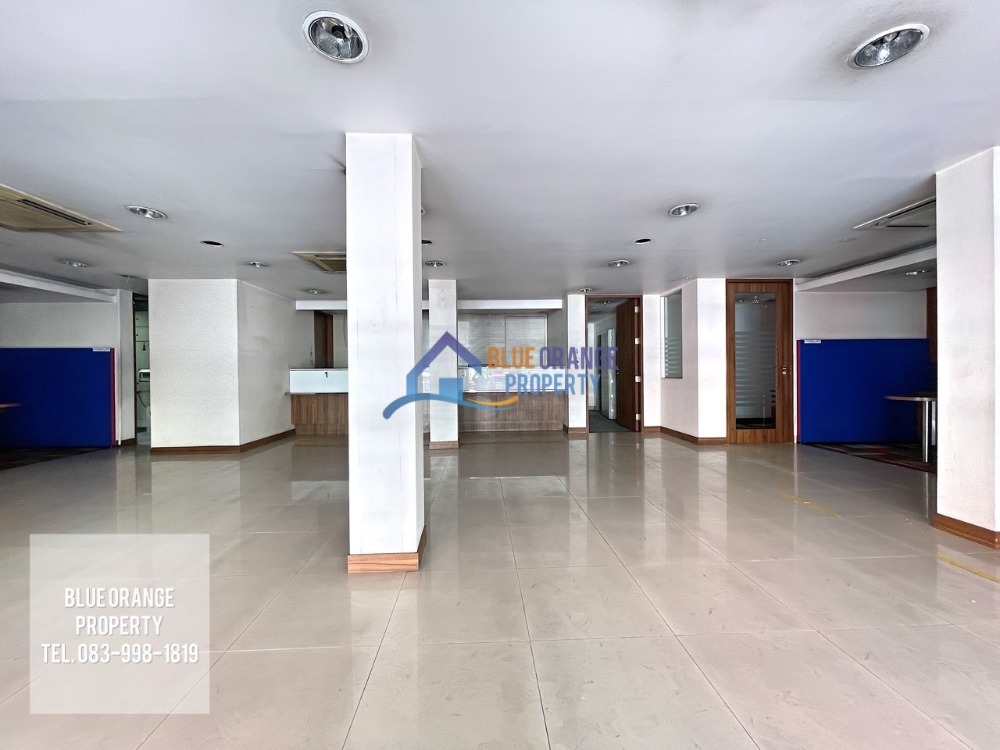 For RentRetail SpaceRatchathewi,Phayathai : Shop space for rent, next to the main road, prime location, near Pratunam intersection.