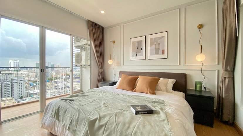 For RentCondoRatchathewi,Phayathai : For rent: The Complete Rajprarop, newly renovated room. Modern classic style