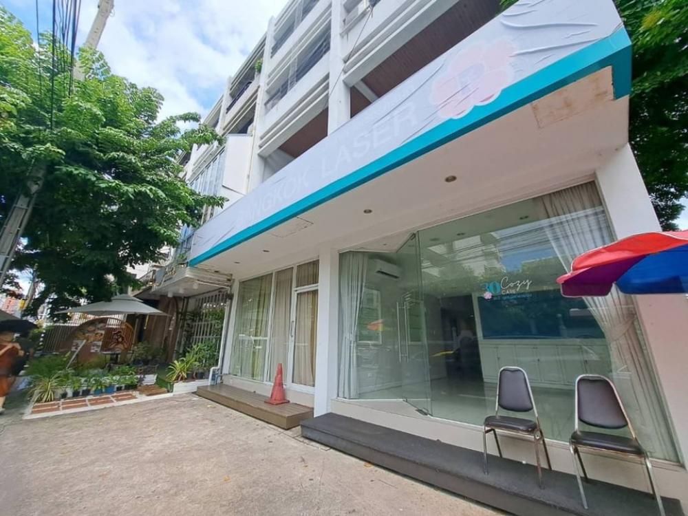 ให้เช่าร้านค้า/ตลาดนัดสุขุมวิท อโศก ทองหล่อ : ให้เช่าตึกสุขุมวิท 39 ใกล้ Emquartier ทำธุรกิจ มีที่จอดรถ 4 คัน ติดถนนซอย เหมาะ Spa /ร้านนวด /ออนเซน /คลีนิคทันตกรรม /คลีนิคสัตวแพทย์ /คลีนิคเวชกรรม /คลีนิคกายภาพบำบัด /คลีนิคแพทย์แผนจีน ฝังเข็ม ครอบแก้ว