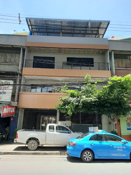 For RentShop HouseSathorn, Narathiwat : Commercial building for rent, 2 units, near Asiatique, only 3 minutes.