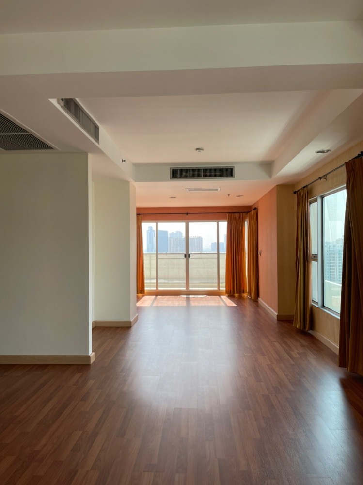 ขายคอนโดสาทร นราธิวาส : Duplex condominium for sale 2 bedrooms corner unit  ✨ ✨ sale best price