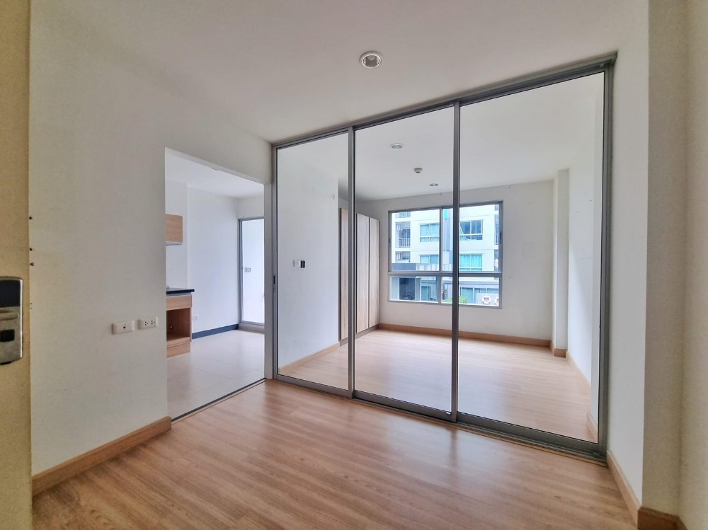 For RentCondoSeri Thai, Ramkhamhaeng Nida : NST105 Niche ID Serithai 29 sqm. Floor 2, Pool view 5,500 baht 092-597-4998